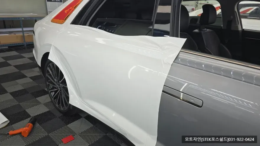 Hyundai Grandeur GN7のカーラッピング事例|費用目安・仕上がり 施工写真 3-3
