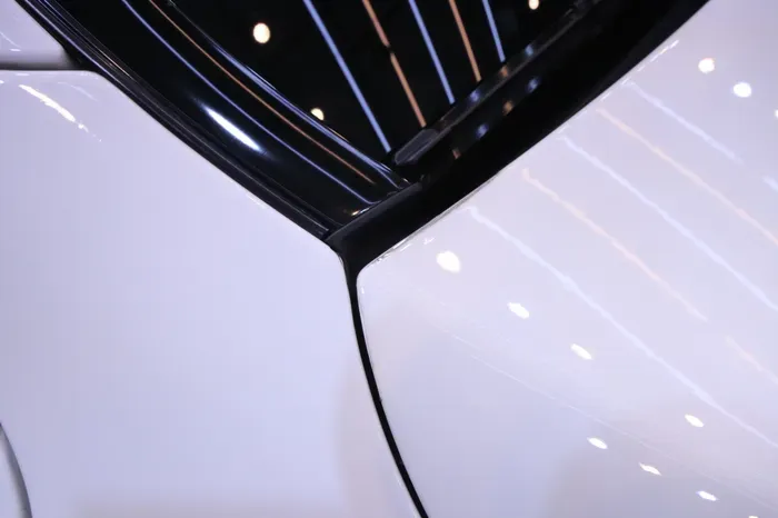 Mercedes-Benz Cクラスのガラスコーティング事例|韓国での施工 施工写真 1-2