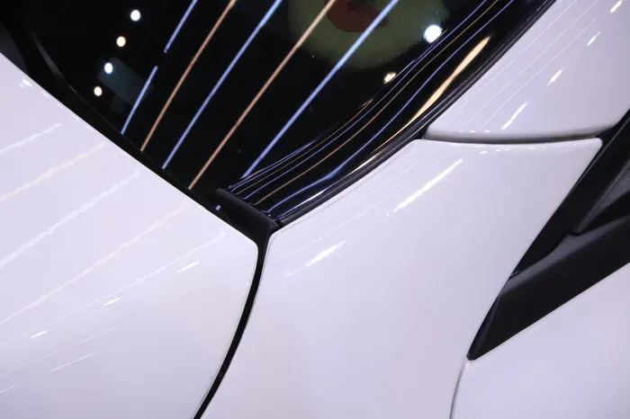 Mercedes-Benz Cクラスのガラスコーティング事例|韓国での施工 施工写真 1-3