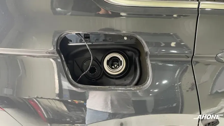 Volkswagen Tiguan body repair - Volkswagen Tiguan Fuel Door Repair Review photo 4