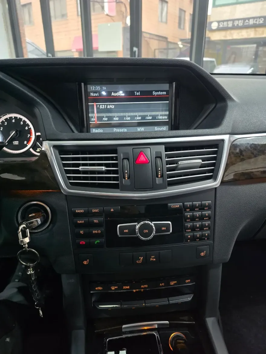 Mercedes-Benz E-Class W212 android head unit - Mercedes-Benz E-Class W212 Android Head Unit Review photo 3