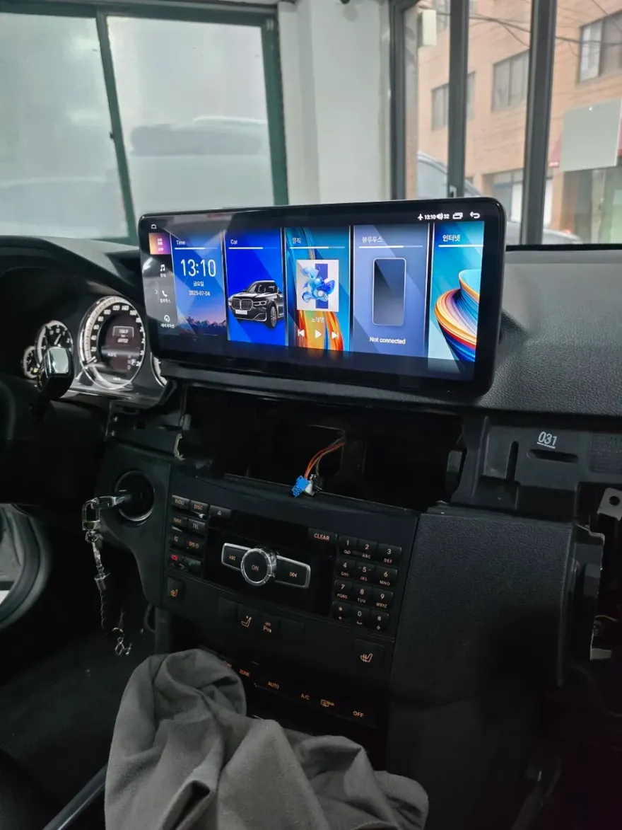 Mercedes-Benz E-Class W212のAndroid Auto・CarPlay取付事例 施工写真 4-1