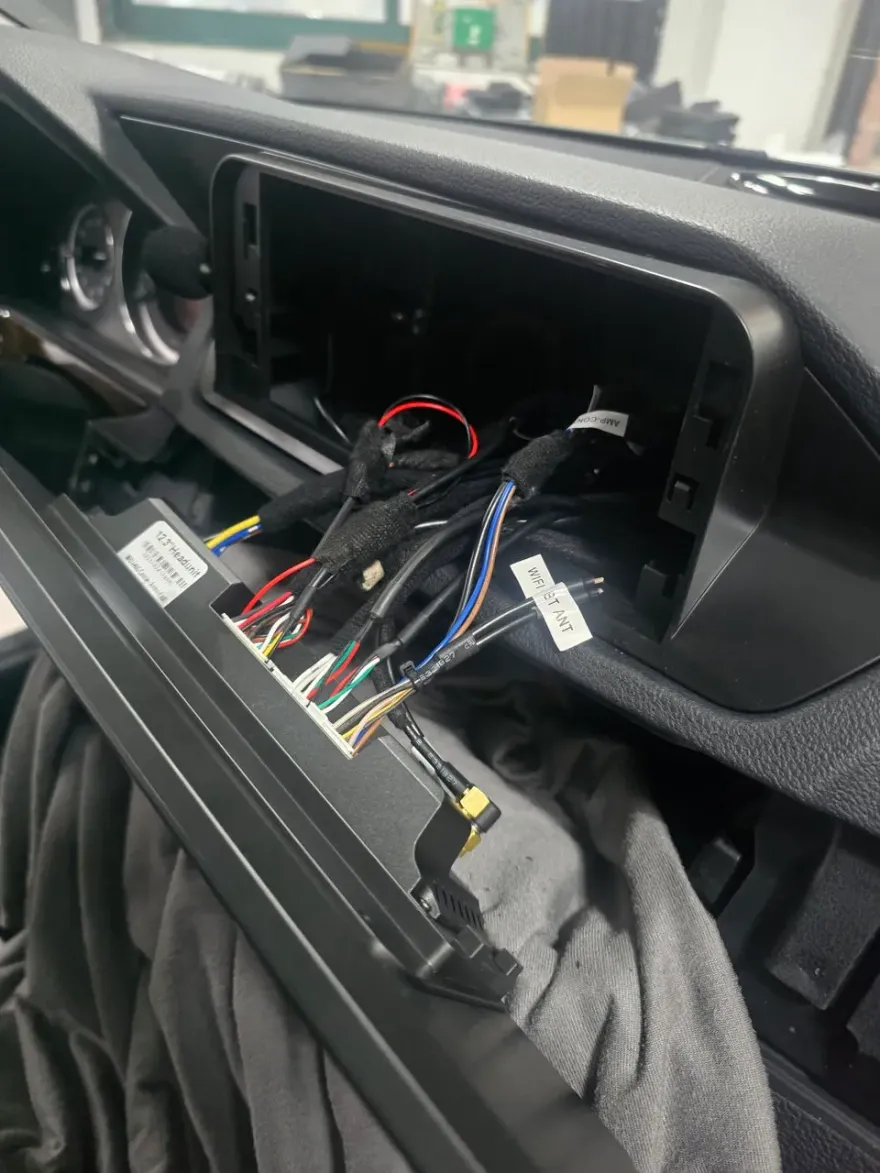 Mercedes-Benz E-Class W212のAndroid Auto・CarPlay取付事例 施工写真 4-2