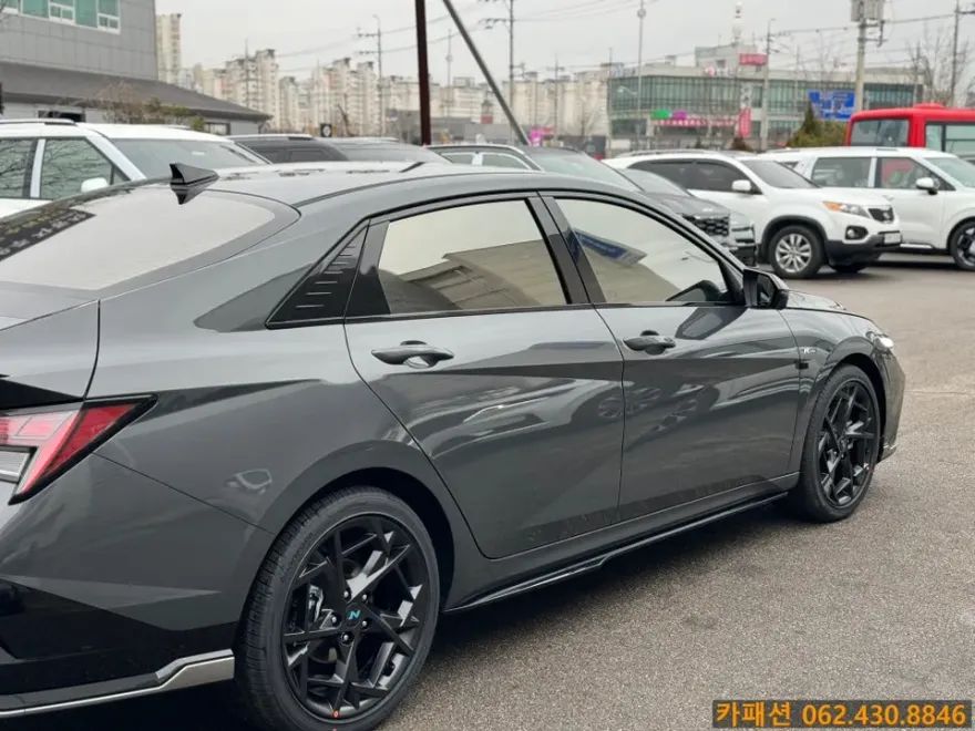 Hyundai Elantra CN7のカーフィルム施工事例｜費用目安・仕上がり 施工写真 1-2