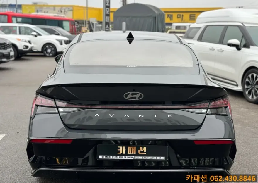 Hyundai Elantra CN7のカーフィルム施工事例｜費用目安・仕上がり 施工写真 1-3