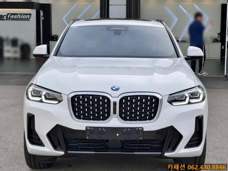 BMW X4のカーフィルム施工事例|費用目安と仕上がり 施工写真 1-1