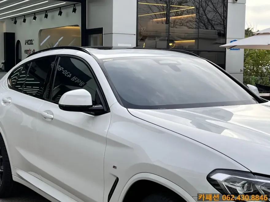 BMW X4のカーフィルム施工事例|費用目安と仕上がり 施工写真 2-2
