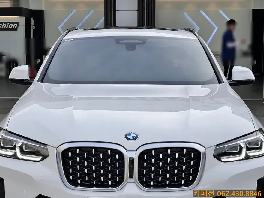 BMW X4のカーフィルム施工事例|費用目安と仕上がり 施工写真 4-2