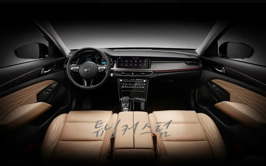 Kia K7のドラレコ取付事例|費用目安と仕上がり 施工写真 1-2
