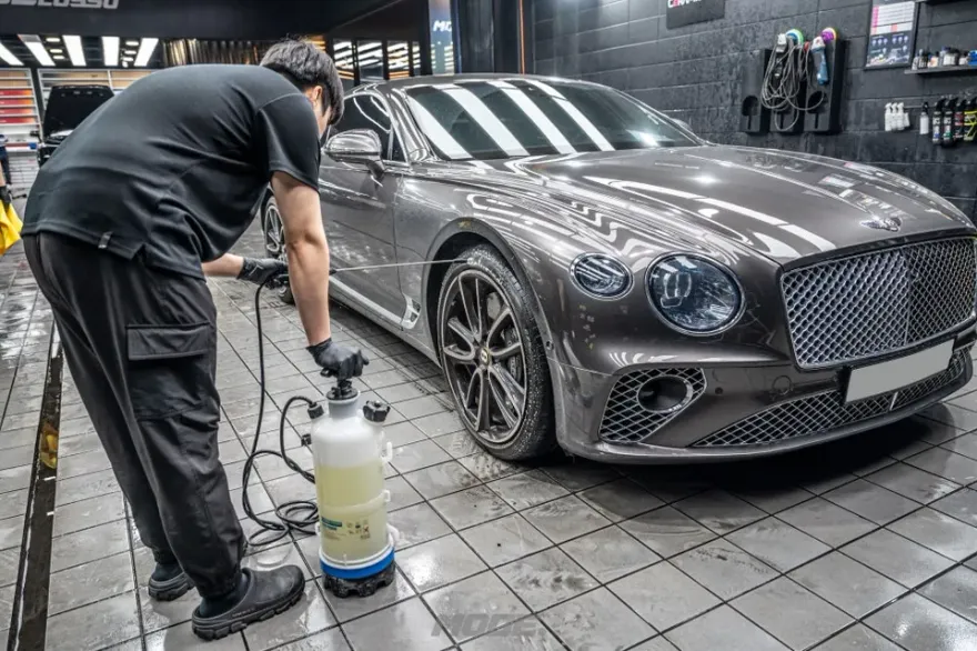 Bentley Continental GTのガラスコーティング事例|韓国での施工 施工写真 2-1