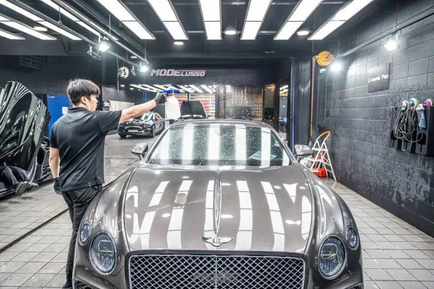Bentley Continental GTのガラスコーティング事例|韓国での施工 施工写真 3-1