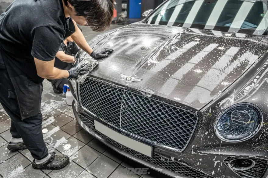 Bentley Continental GTのガラスコーティング事例|韓国での施工 施工写真 2-2