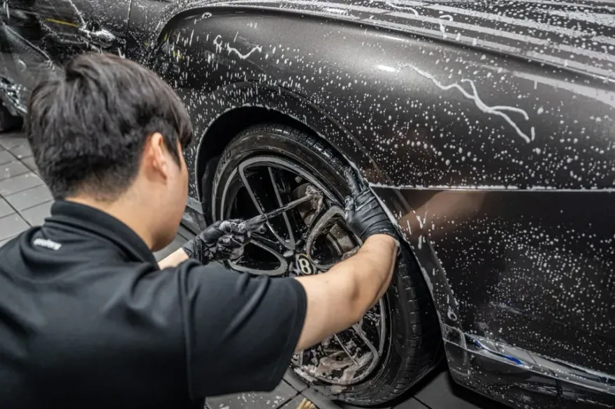 Bentley Continental GTのガラスコーティング事例|韓国での施工 施工写真 1-3