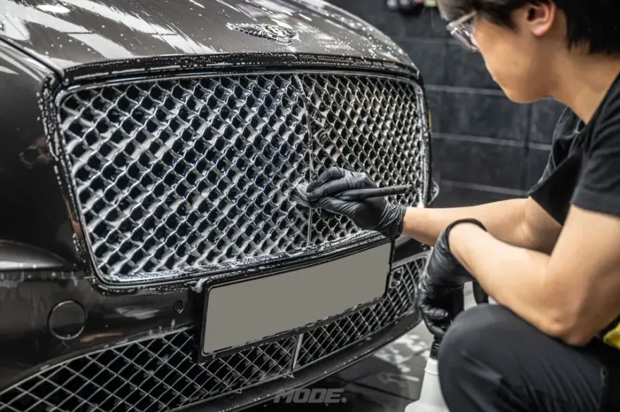 Bentley Continental GTのガラスコーティング事例|韓国での施工 施工写真 3-3