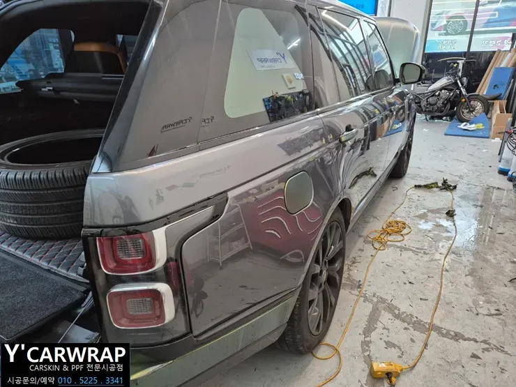 Land Rover Vogueのカーラッピング事例|費用目安と仕上がり 施工写真 1-2