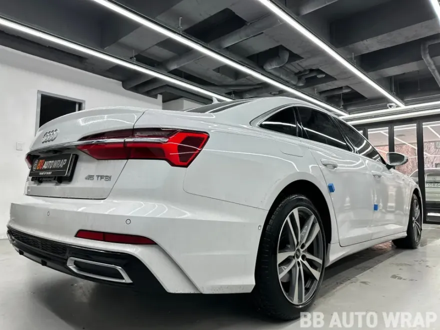 Audi A6 C8のカーラッピング事例|クローム除去とルーフスキン 施工写真 2-1