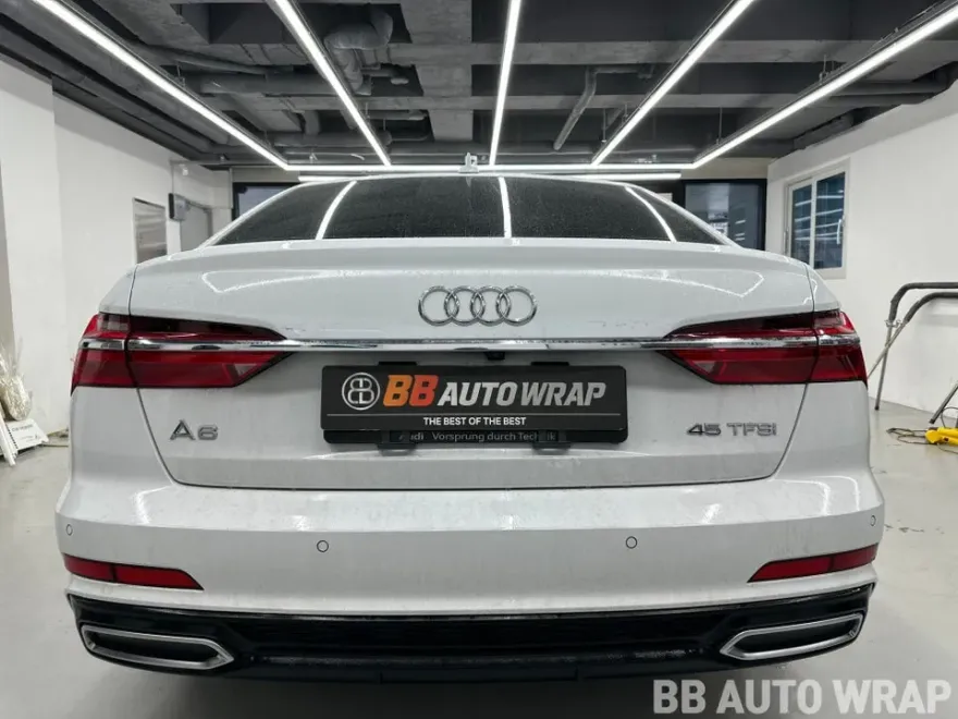 Audi A6 C8のカーラッピング事例|クローム除去とルーフスキン 施工写真 3-1