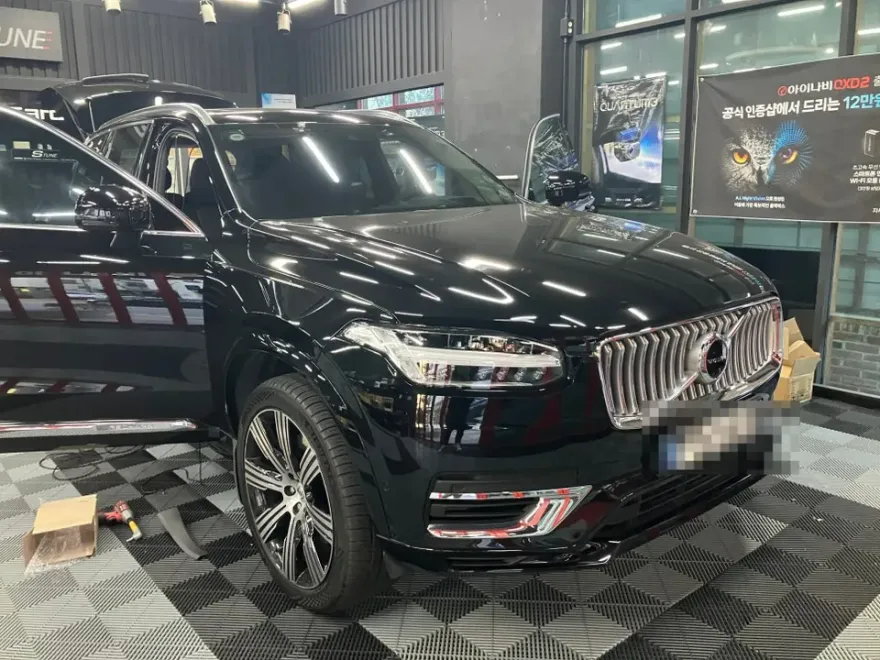 Volvo XC90のドラレコ取付事例｜費用目安と仕上がり 施工写真 1-1