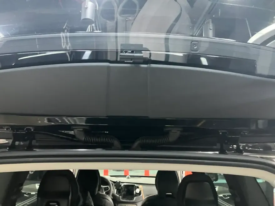 Volvo XC90のドラレコ取付事例｜費用目安と仕上がり 施工写真 2-3