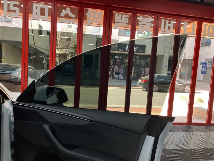Tesla Model Yのカーフィルム施工事例|費用目安・仕上がり 施工写真 3-2