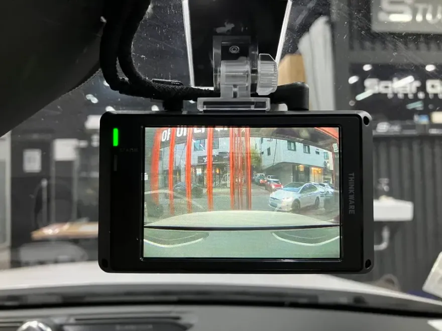 Volvo S60のドラレコ取付事例｜費用目安・仕上がり 施工写真 1-2