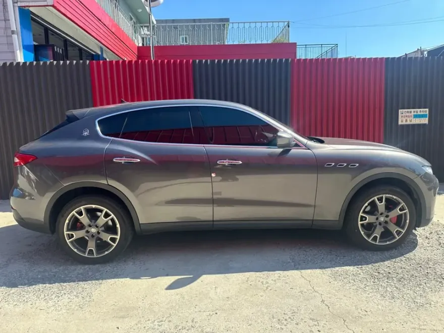 Maserati Levante surround view camera - Maserati Levante Surround View Camera Review photo 4