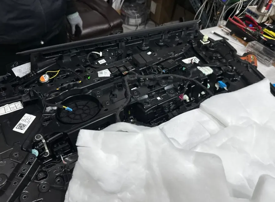 BMW i7 ambient lighting - BMW i7 Ambient Lighting Review: Cost & Results photo 4
