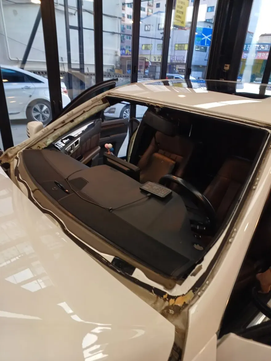 Mercedes-Benz Eクラスのカーフィルム施工事例|費用目安・仕上がり 施工写真 1-2