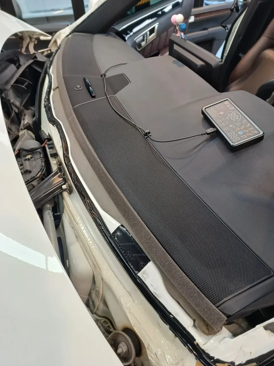 Mercedes-Benz Eクラスのカーフィルム施工事例|費用目安・仕上がり 施工写真 3-2