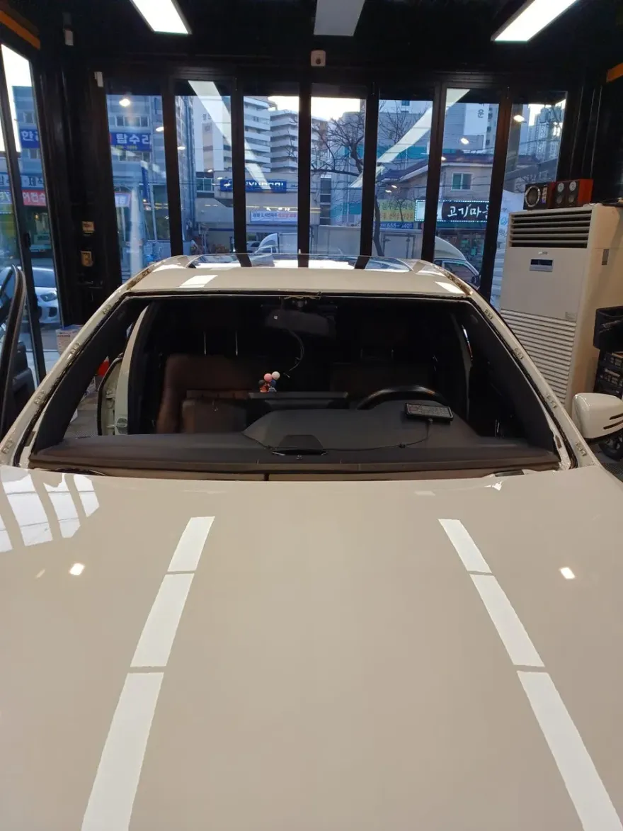 Mercedes-Benz Eクラスのカーフィルム施工事例|費用目安・仕上がり 施工写真 2-3