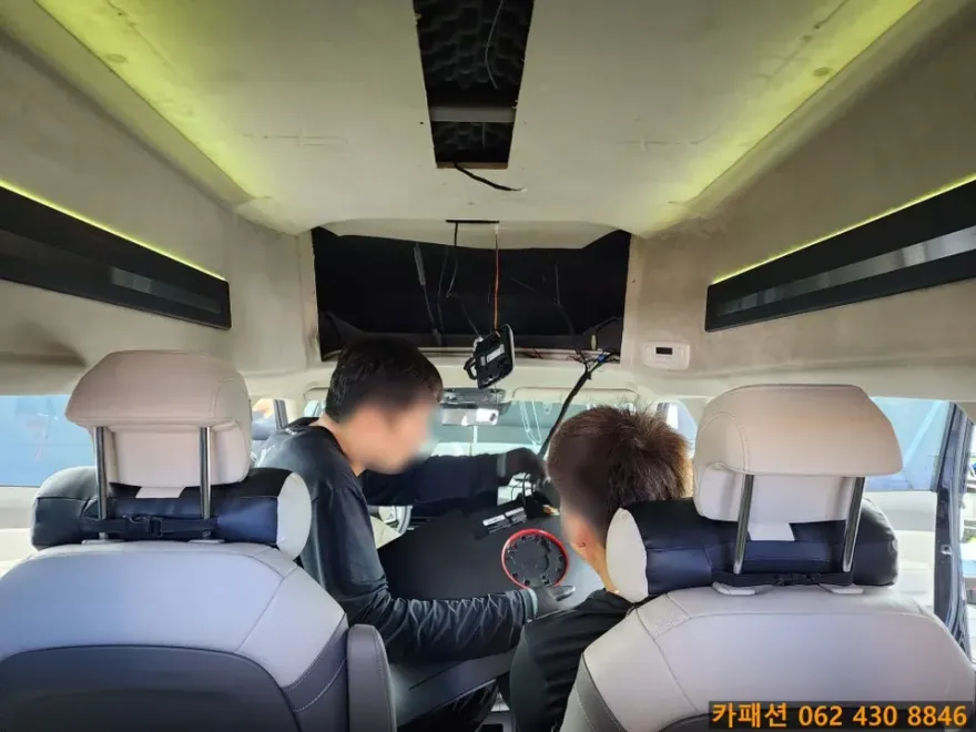 Kia Carnivalのドラレコ取付事例｜費用目安と仕上がり 施工写真 2-1