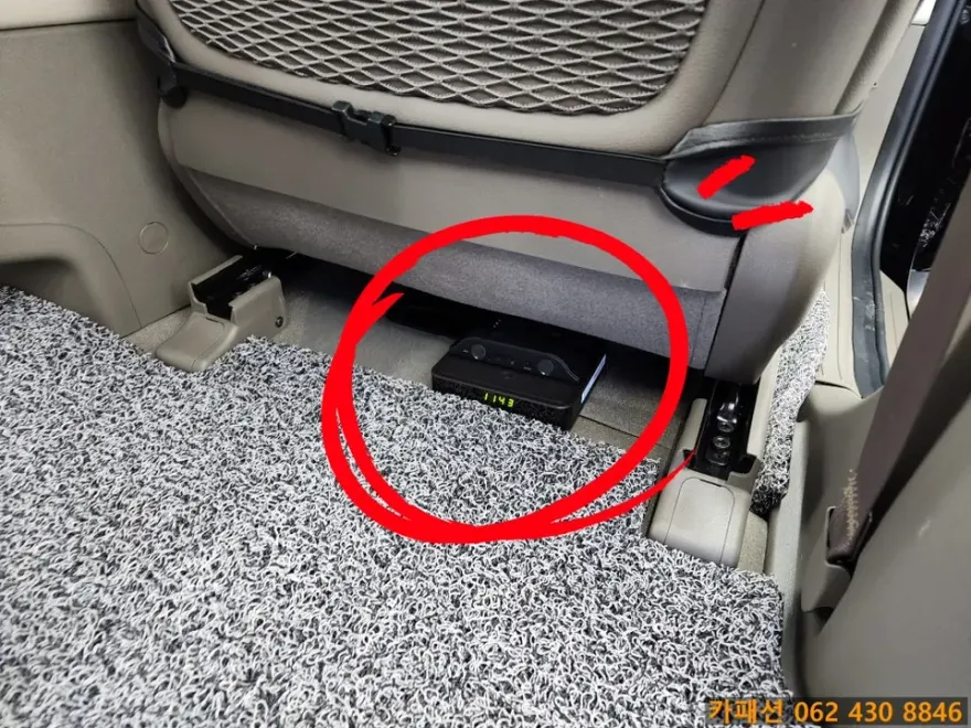Kia Carnivalのドラレコ取付事例｜費用目安と仕上がり 施工写真 3-1