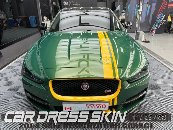 Jaguar XEのカーラッピング事例|デザインポイントと費用目安 施工写真 1-2
