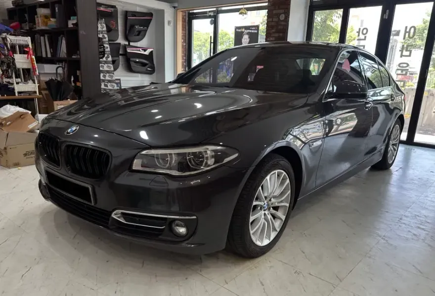 BMW 5 Series F10のAndroid Auto・CarPlay取付事例 施工写真 1-1