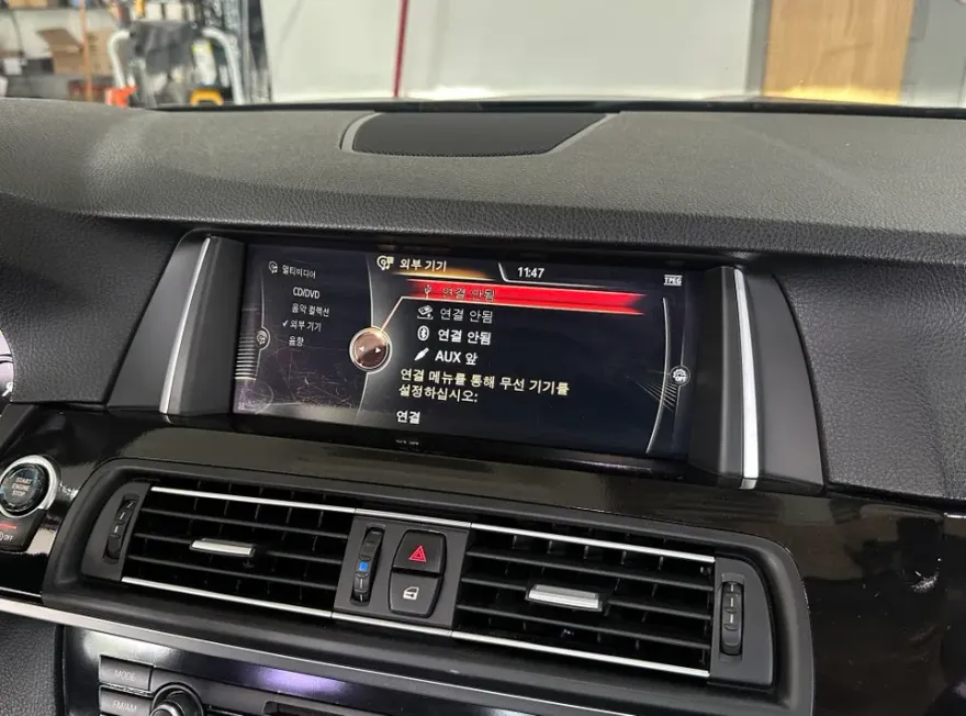 BMW 5 Series F10のAndroid Auto・CarPlay取付事例 施工写真 2-1