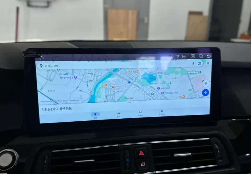 BMW 5 Series F10のAndroid Auto・CarPlay取付事例 施工写真 3-2