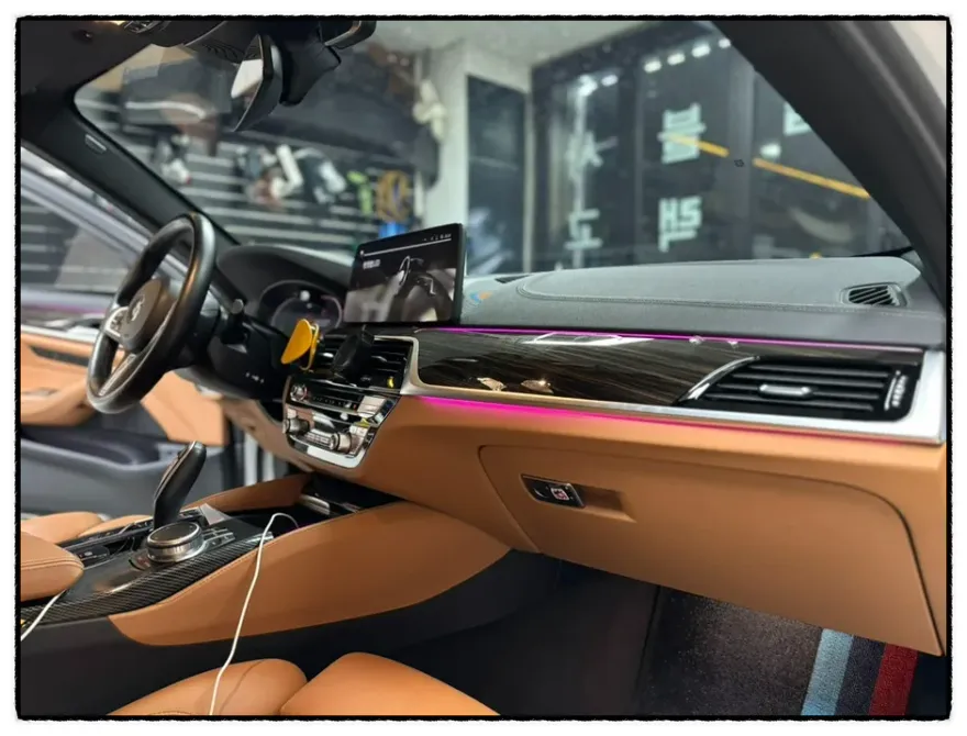 BMW 5 Seriesのカーラッピング事例 施工写真 4-1