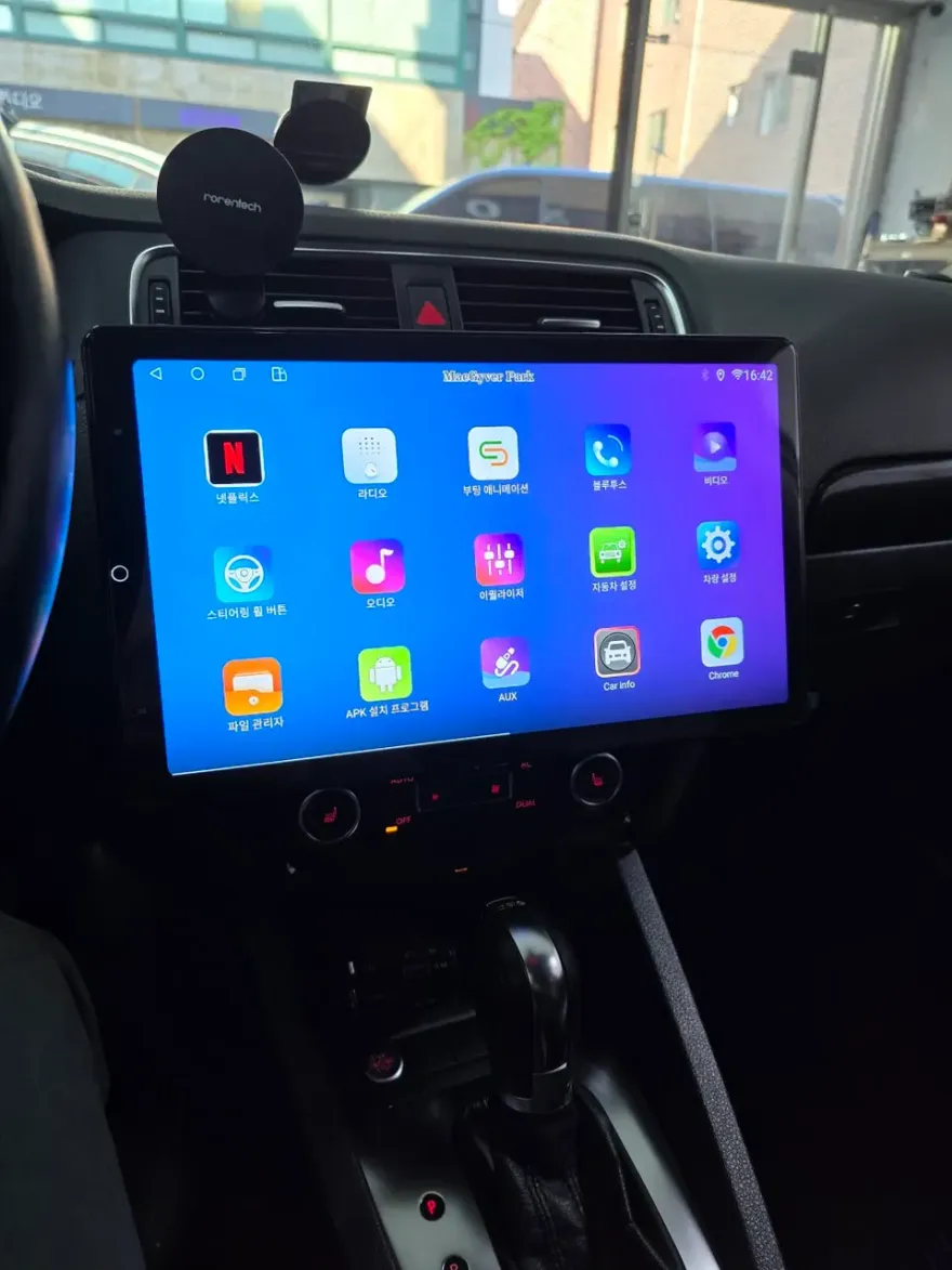 Audi A3のAndroid Auto・CarPlay取付事例 施工写真 1-3