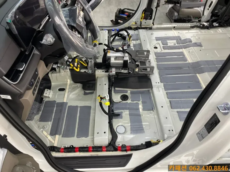 Kia Carnival KA4 soundproofing - Kia Carnival KA4 Soundproofing Review: Road Noise Reduction photo 4