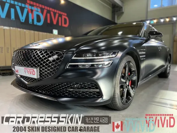 Genesis G80のカーラッピング事例|サテンブラックの高級感 施工写真 3-3