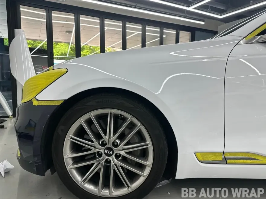 Kia K900のカーラッピング事例|費用目安・仕上がり 施工写真 3-3