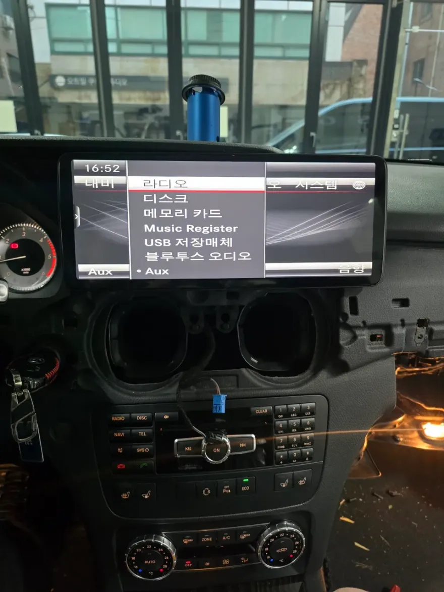Mercedes-Benz GLKのAndroid Auto・CarPlay取付事例 施工写真 1-2
