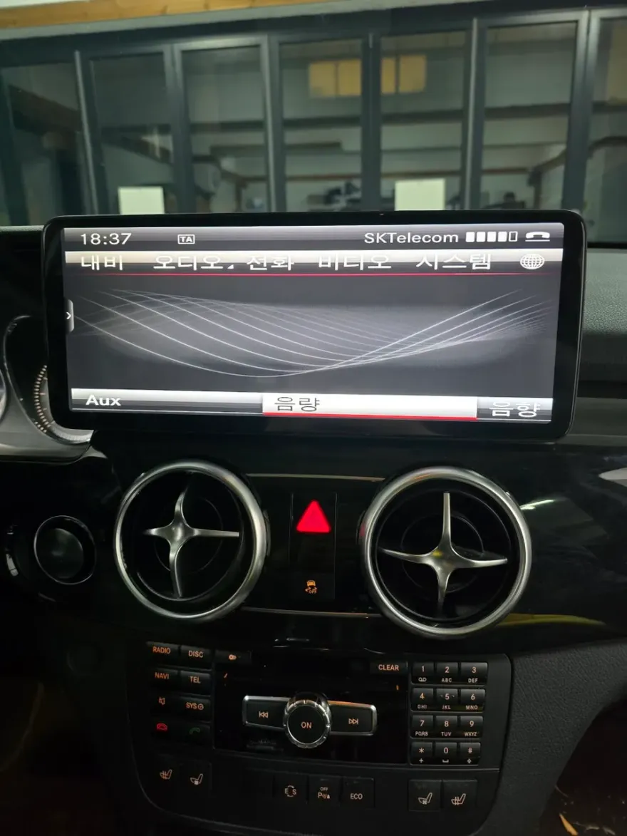 Mercedes-Benz GLKのAndroid Auto・CarPlay取付事例 施工写真 4-2