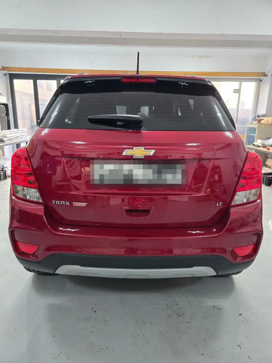 Chevrolet TraxのAndroid Auto・CarPlay取付事例 施工写真 2-1