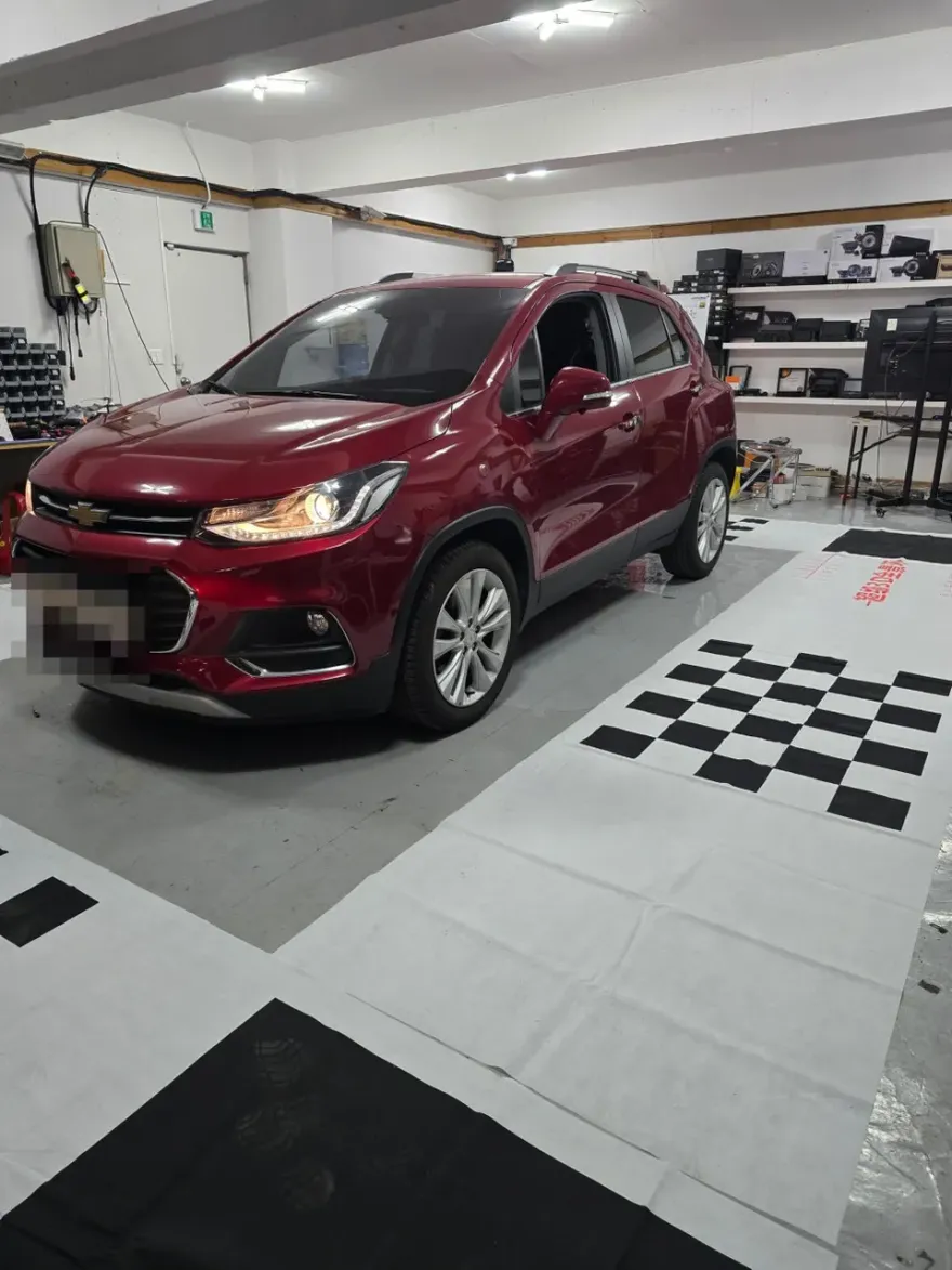 Chevrolet TraxのAndroid Auto・CarPlay取付事例 施工写真 1-2