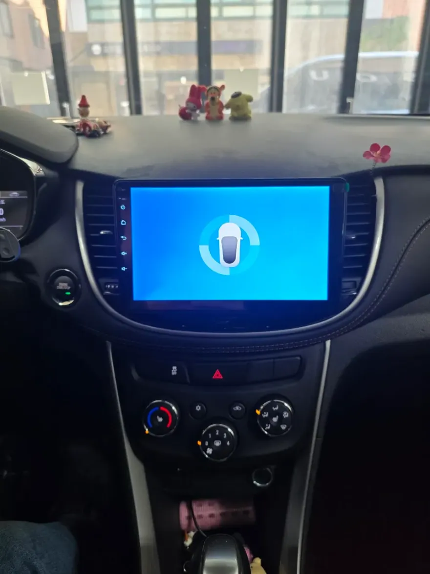 Chevrolet TraxのAndroid Auto・CarPlay取付事例 施工写真 3-2