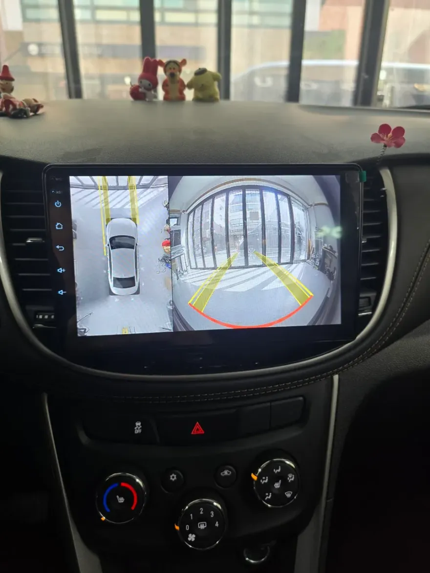 Chevrolet TraxのAndroid Auto・CarPlay取付事例 施工写真 4-2