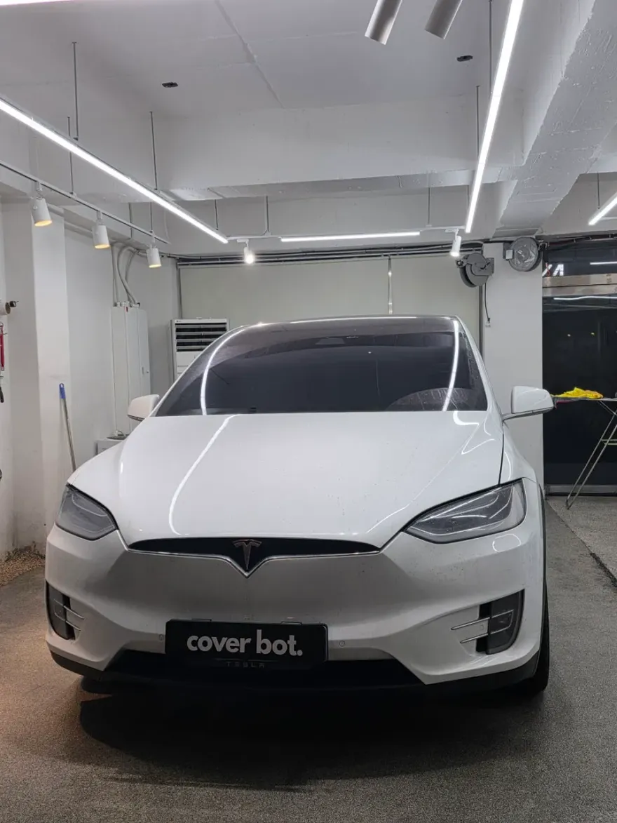 Tesla Model X vinyl wrap installation result