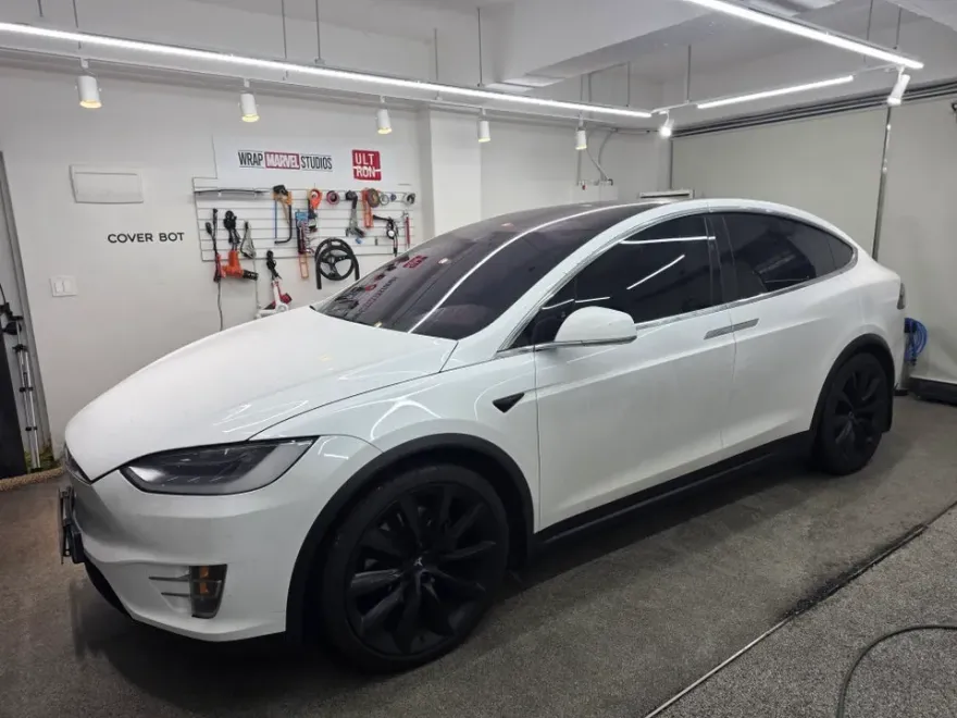 Tesla Model Xのカーラッピング事例 施工写真 2-1