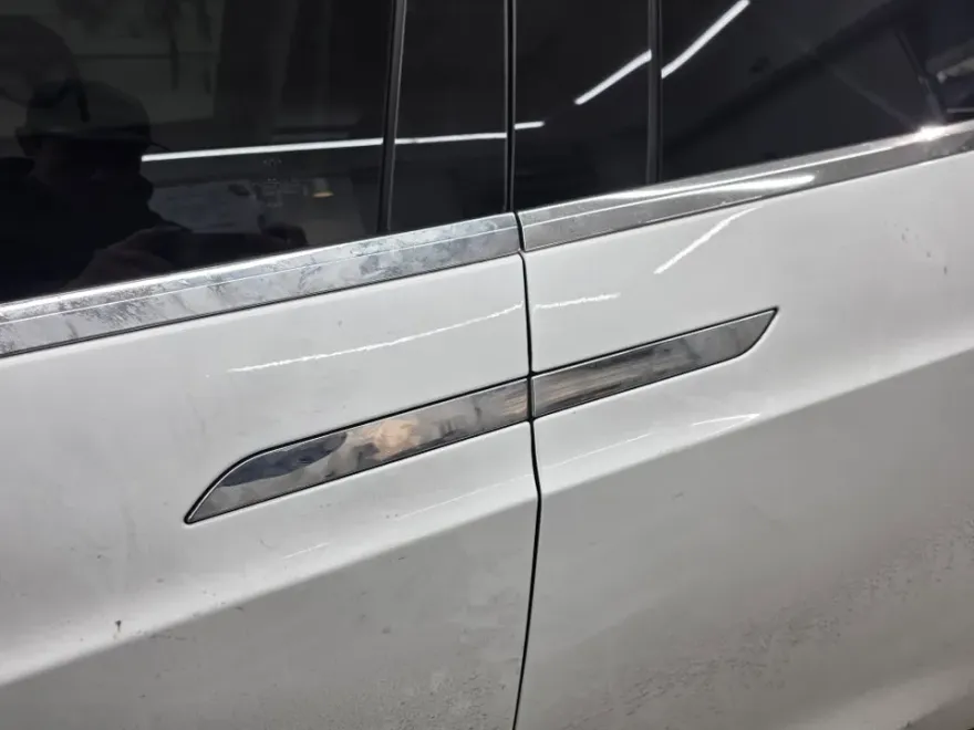 Tesla Model Xのカーラッピング事例 施工写真 4-1